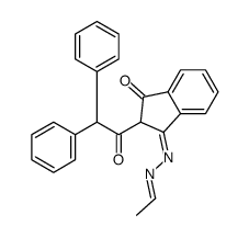 2-二苯乙酰基-3-(亚乙基-腙基)茚酮